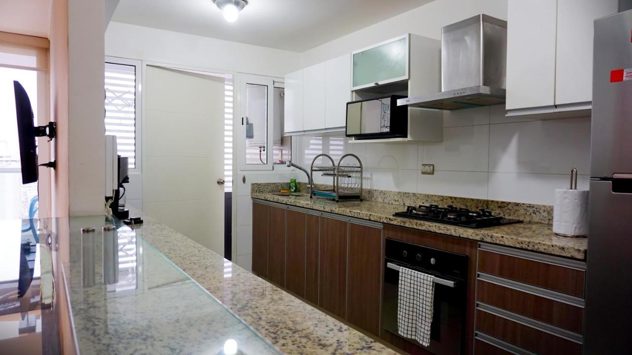 Miraflores Luxury Place Pool Gym 2Bd Лима Екстериор снимка